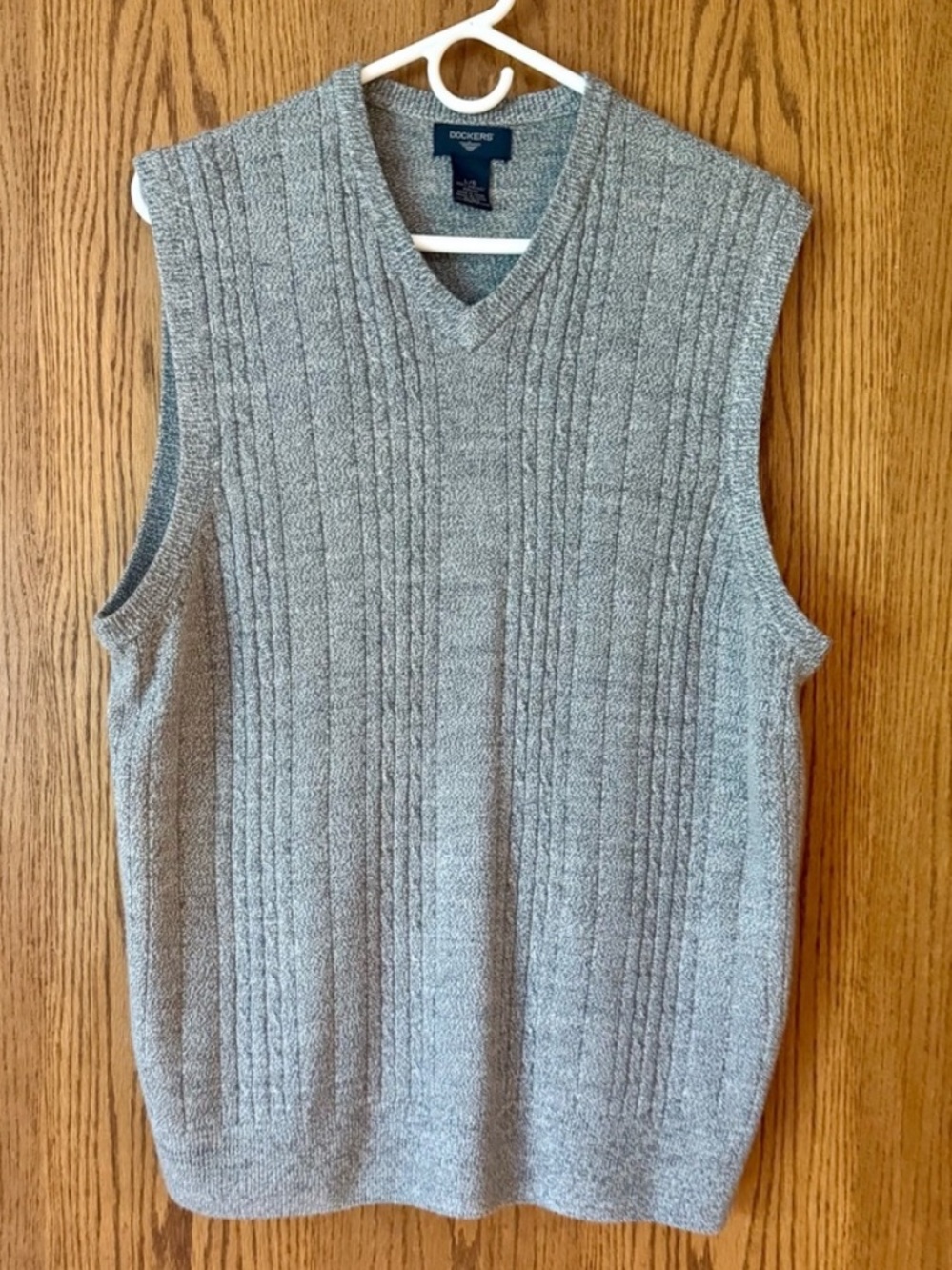 Dockers Gray Cable Knit Vest Large V-Neck Layering Preppy Business Casual Golf